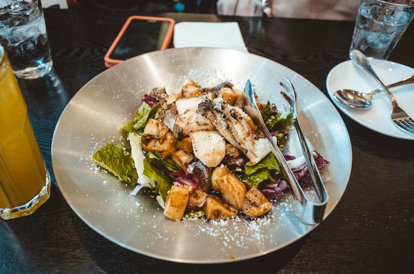 How can UK restaurants balance tradition and modernity in their kitchens?